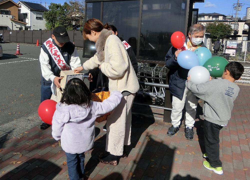 ☆12月7日（土）、歳末たすけあい運動街頭募金を亀岡市内各箇所で実施しました☆